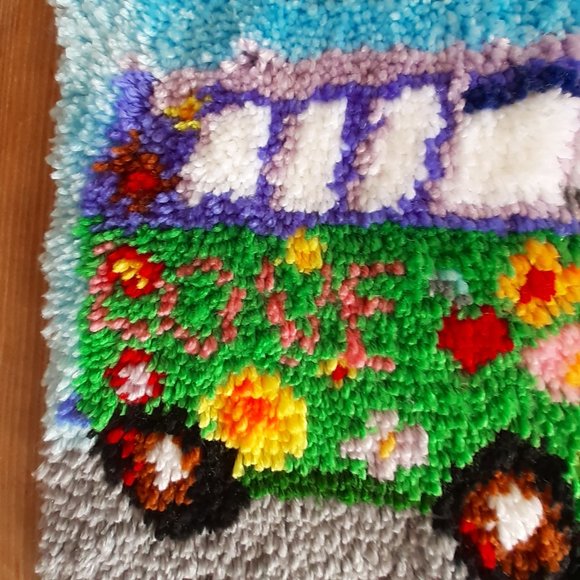 VW Bus Hippie Flower Love Peace Sign 70s Festival Van Life Latch Hook Rug 20x15 - Picture 2 of 3
